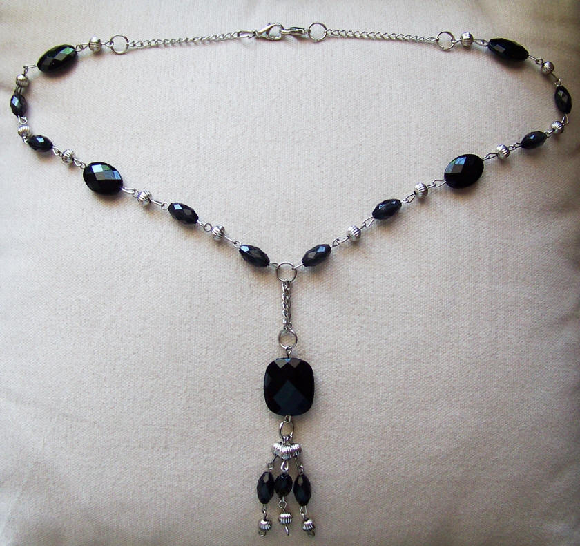 Black Faceted Oval Stones Necklace