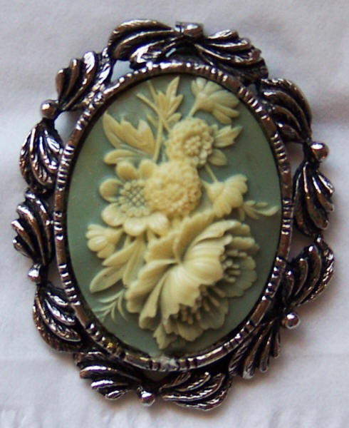 Vintage Costume Jewelry Brooch