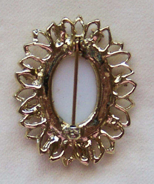 Vintage Costume Jewelry Brooch