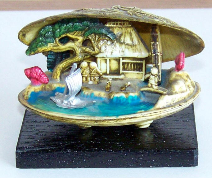 Late 1960s Hand Painted Japanese Netsuke Clam Shell Diorama