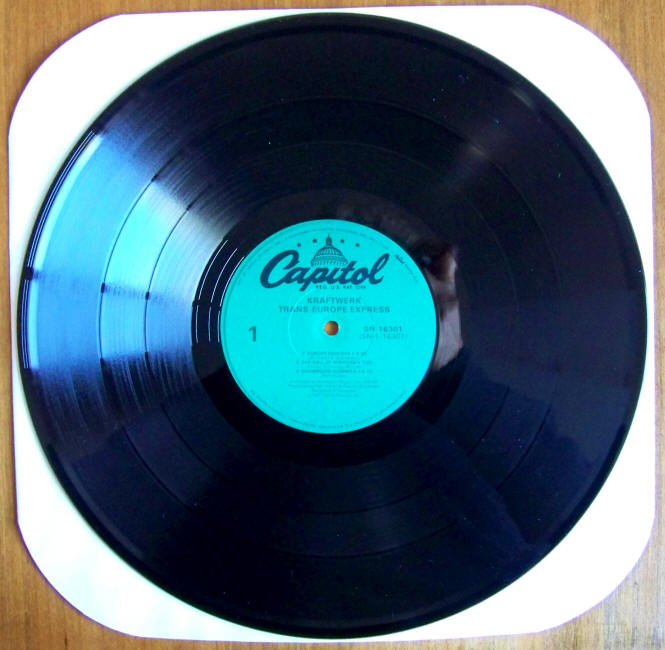 Kraftwerk Trans Europe Express Side 1