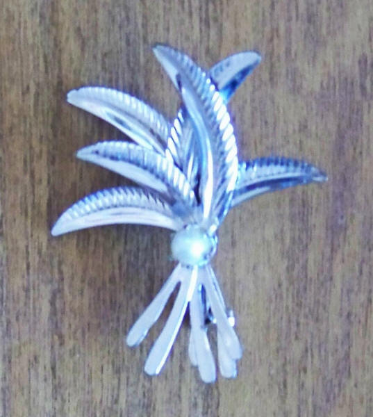 Vintage Costume Jewelry Brooch