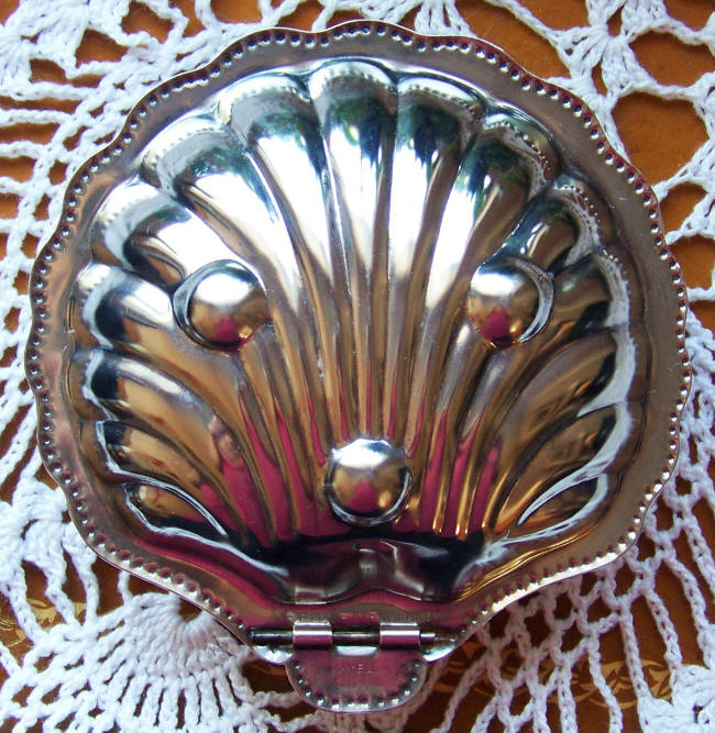 Mayell Silver Plated Hinged Shell Condiment Server