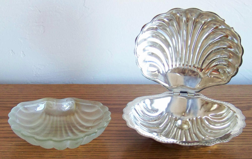 Mayell Silver Plated Hinged Shell Condiment Server