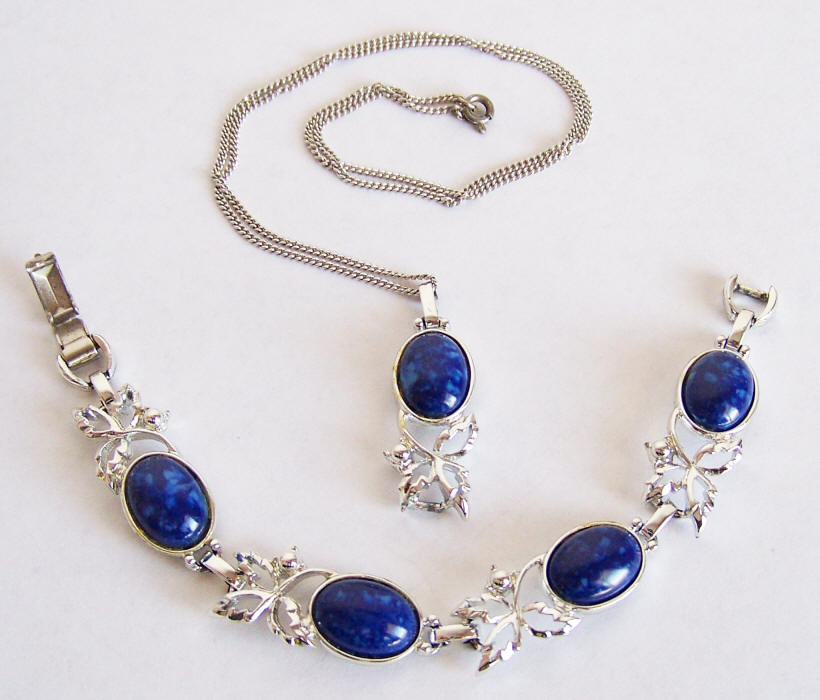 Sarah Coventry Pendant Necklace Bracelet Set front