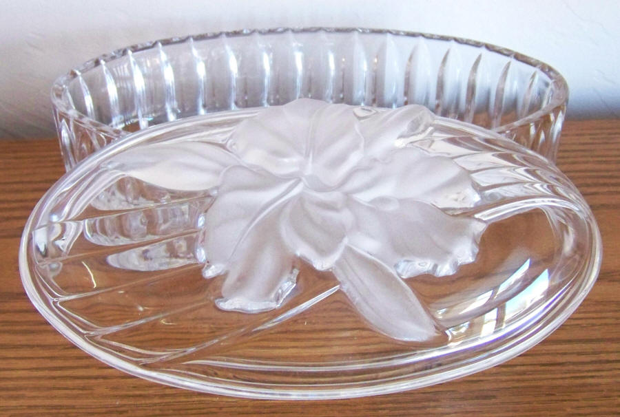 Studio Nova Iris Delight Oval Covered Glass Box