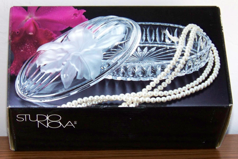 Studio Nova Iris Delight Oval Covered Glass Box