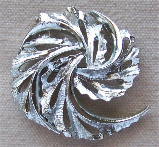 Vintage Costume Jewelry Brooch