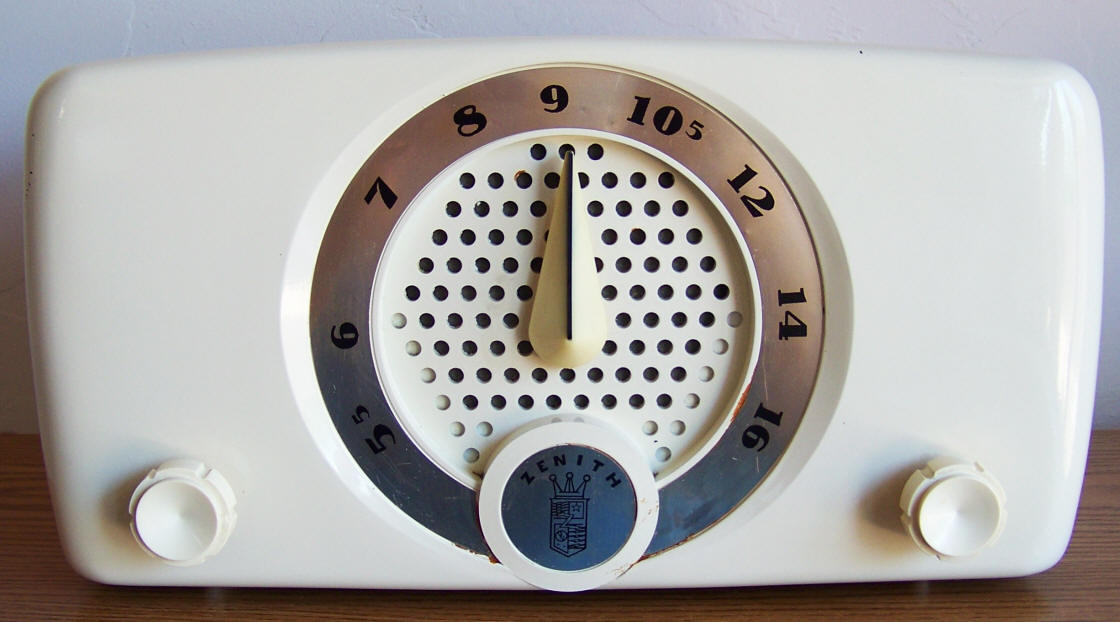 Zenith Model K510W AM Radio front